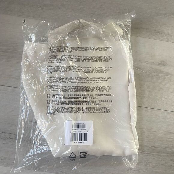 Banana Republic Sleeveless Slit Front Satin Off White Top XS NWT in packaging‎ - Picture 3 of 5